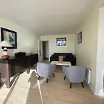 En Bord De Avec Terrasse Et Parking - Fr-1-361-85 *