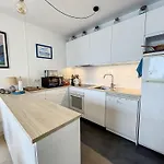 En Bord De Avec Terrasse Et Parking - Fr-1-361-85 Apartman