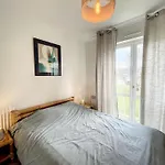 Apartman En Bord De Avec Terrasse Et Parking - Fr-1-361-85 *