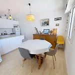 En Bord De Avec Terrasse Et Parking - Fr-1-361-85 Jullouville-les-Pins