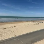 En Bord De Avec Terrasse Et Parking - Fr-1-361-85 * Jullouville-les-Pins