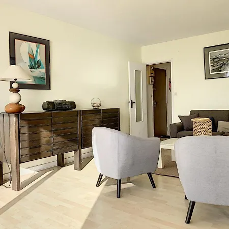 En Bord De Avec Terrasse Et Parking - Fr-1-361-85 *