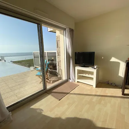 En Bord De Avec Terrasse Et Parking - Fr-1-361-85 *