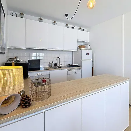 Apartment En Bord De Avec Terrasse Et Parking - Fr-1-361-85