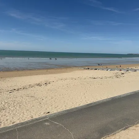 En Bord De Avec Terrasse Et Parking - Fr-1-361-85 * Jullouville-les-Pins