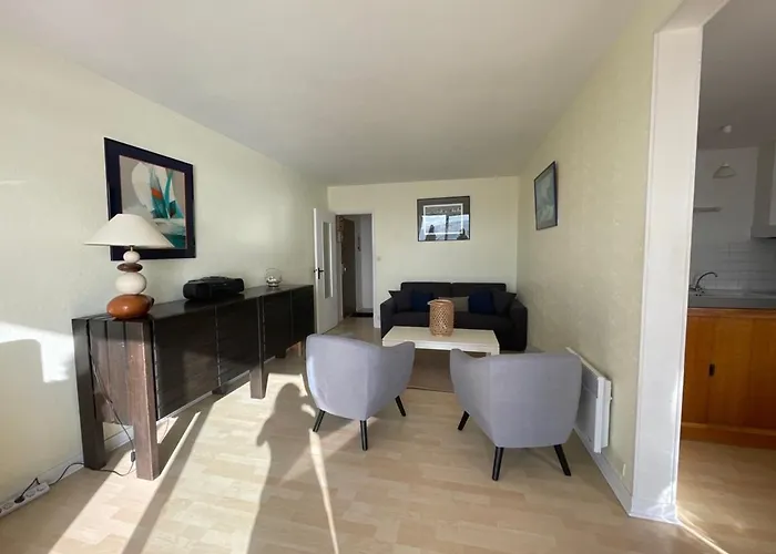 En Bord De Avec Terrasse Et Parking - Fr-1-361-85 *