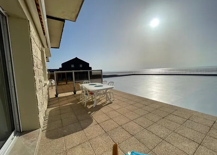 En Bord De Avec Terrasse Et Parking - Fr-1-361-85 * Jullouville-les-Pins