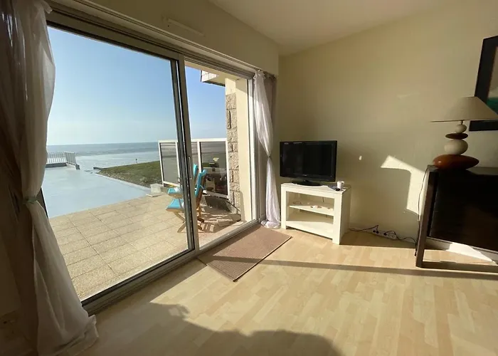 En Bord De Avec Terrasse Et Parking - Fr-1-361-85 *