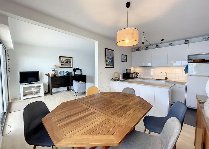 En Bord De Avec Terrasse Et Parking - Fr-1-361-85 Jullouville-les-Pins